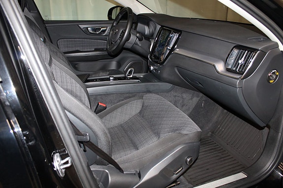 Volvo V60 Cross Country 14 of 26