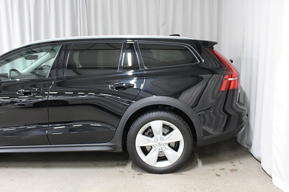 Volvo V60 Cross Country 5 of 5
