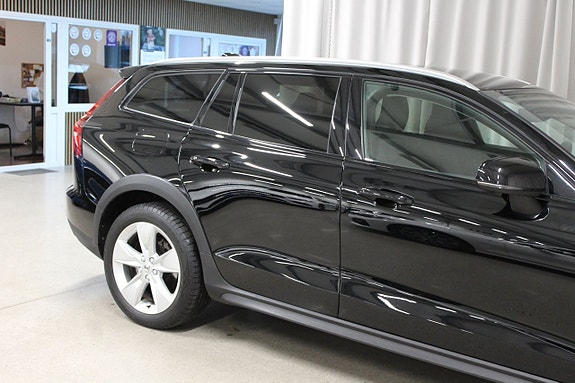 Volvo V60 Cross Country 10 of 26