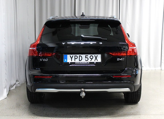 Volvo V60 Cross Country 4 of 5