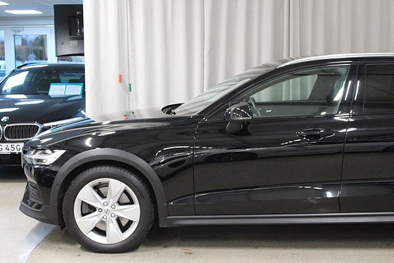 Volvo V60 Cross Country 8 of 26