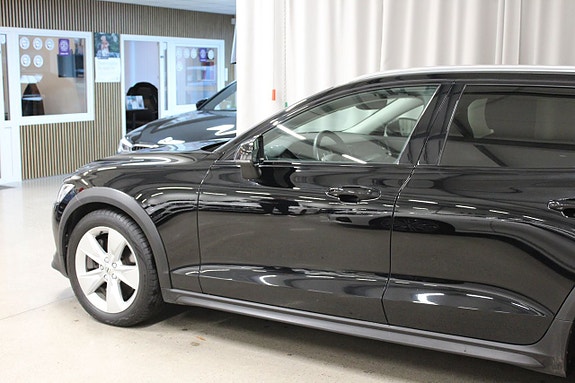 Volvo V60 Cross Country 12 of 26