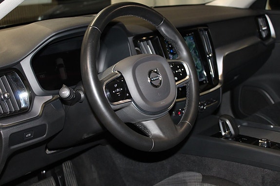 Volvo V60 Cross Country 13 of 26
