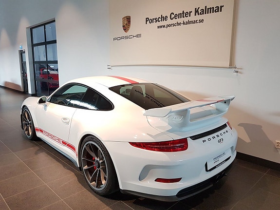 Porsche 911 GT3 4 of 5