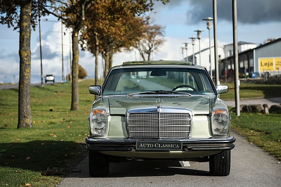 Mercedes-Benz 280 CE 4 of 5