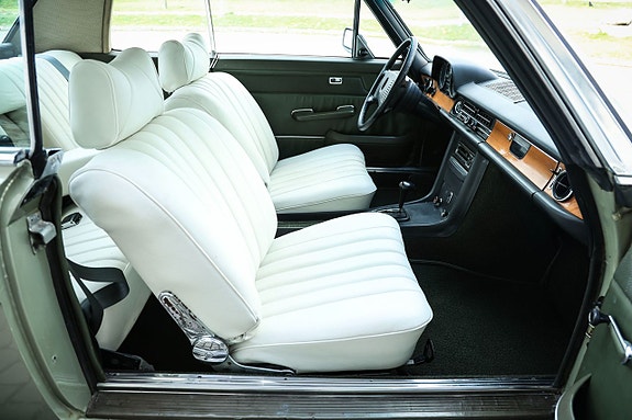 Mercedes-Benz 280 CE 15 of 18