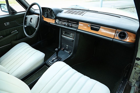 Mercedes-Benz 280 CE 14 of 18