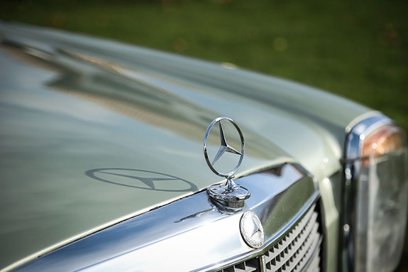 Mercedes-Benz 280 CE 12 of 18