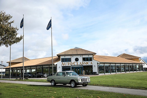 Mercedes-Benz 280 CE 2 of 5