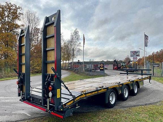 NC 3-axlad Lastbilskärra med fällbar framstam omg lev