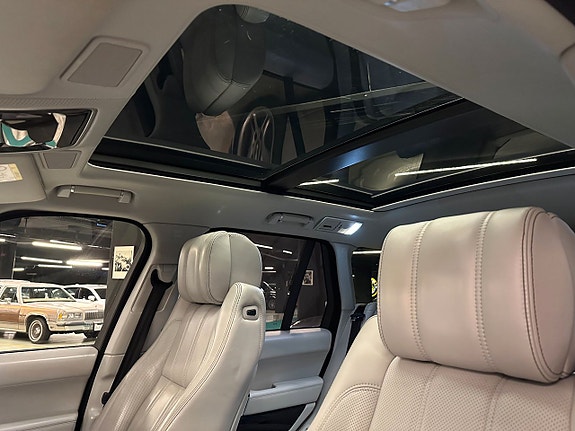Land Rover Range Rover 23 of 26