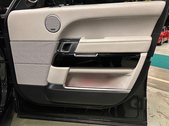 Land Rover Range Rover 15 of 26