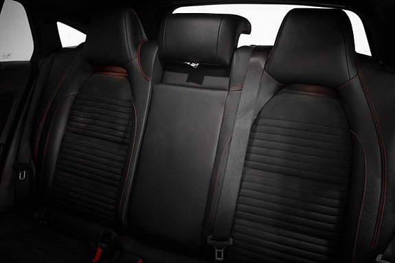 Mercedes-Benz CLA220 d 14 of 23