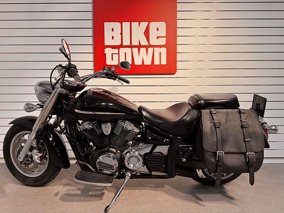 Yamaha XVS 1300 A Midnight Star i superskick, lågmilare