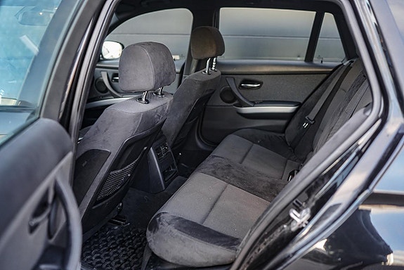 BMW 320 11 of 15