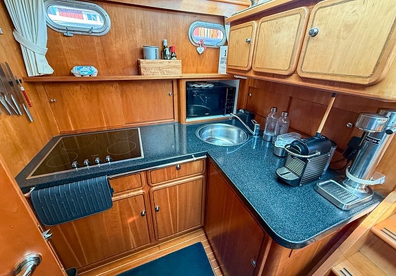 Linssen Grand Sturdy 410 AC 14 of 24