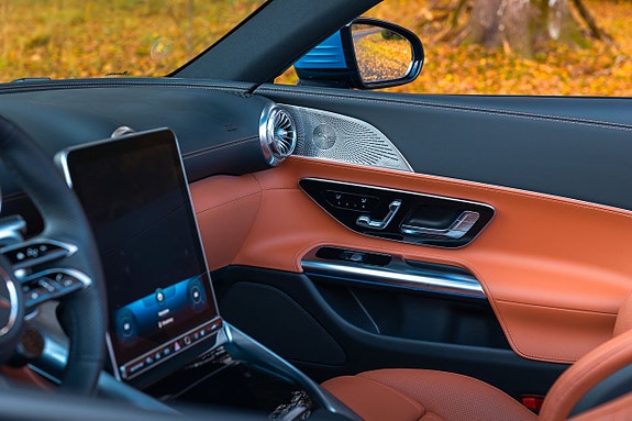 Mercedes-Benz SL43 15 of 24
