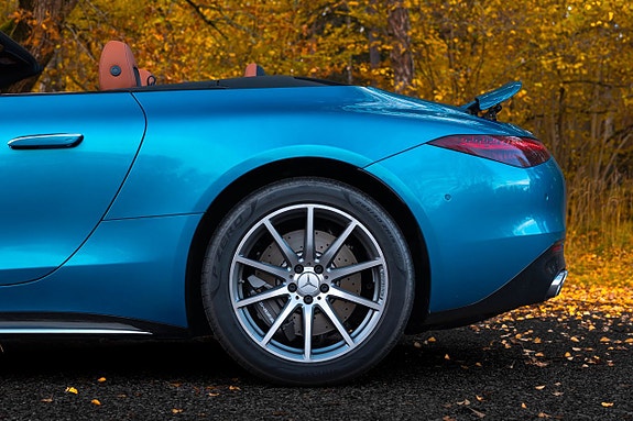 Mercedes-Benz SL43 8 of 24