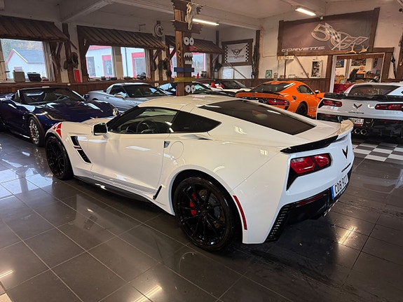 Chevrolet Corvette 4 of 5