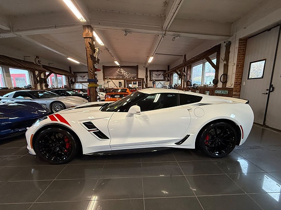 Chevrolet Corvette 3 of 5