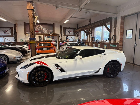 Chevrolet Corvette 2 of 5