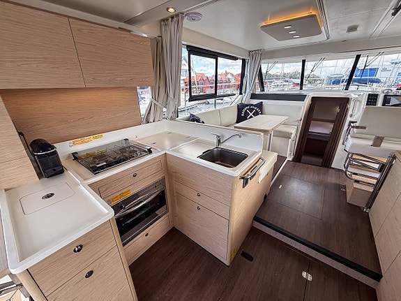 Beneteau Swift Trawler 41 | 2020 7 of 12