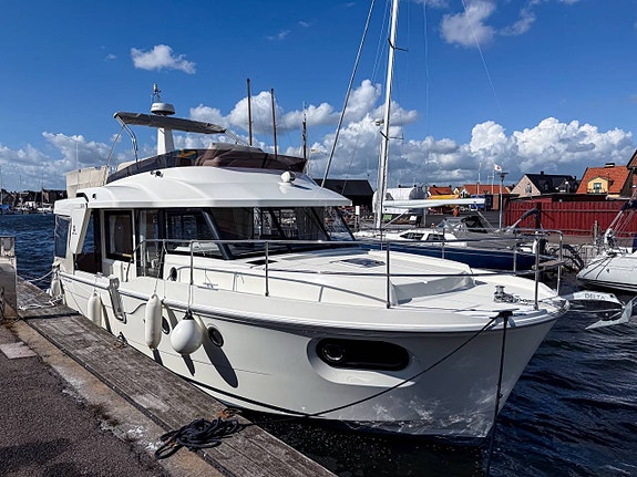 Beneteau Swift Trawler 41 | 2020 2 of 12