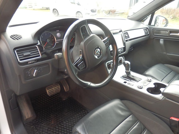 Volkswagen Touareg 5 of 5