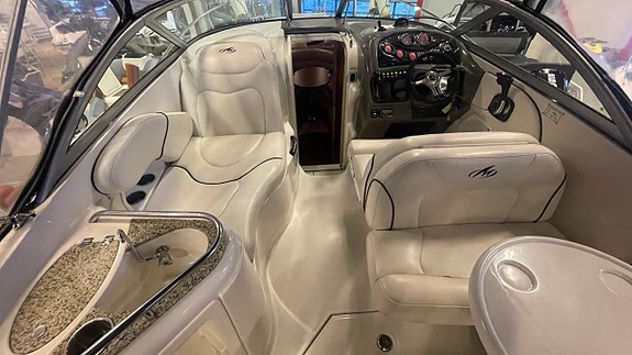 Monterey 275 SCR / Volvo Penta 5.7 Gi -08 2 of 5
