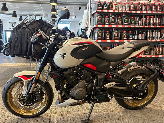 Triumph TRIDENT 800 *TICKET TO RIDE 6.000KR* 9 of 18