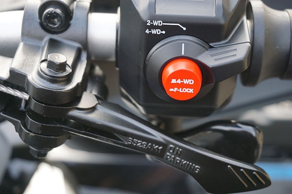 CFMOTO CFORCE 850 Touring Black Edition  Traktor b 9 of 19