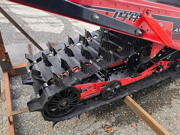 Polaris Switchback Assault 800 3 of 5
