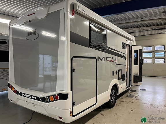 McLouis MC4 373 2 of 9