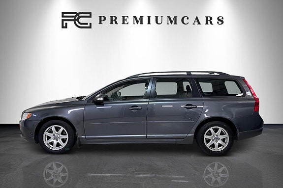 Volvo V70 2 of 5