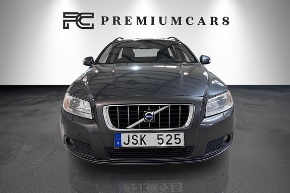 Volvo V70 3 of 5