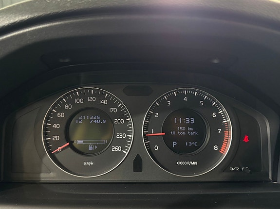 Volvo V70 11 of 19