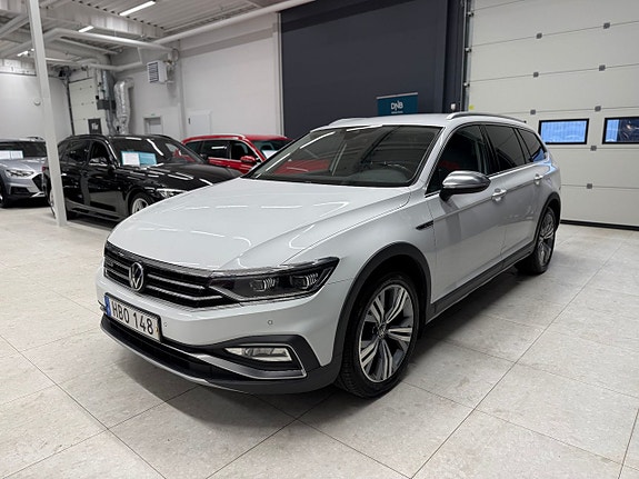 Volkswagen Passat Alltrack 3 of 5
