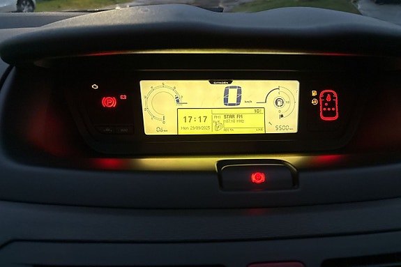Citroen Grand C4 Picasso 10 of 15