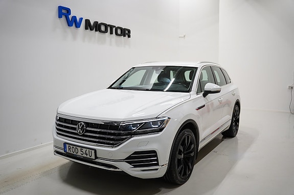 Volkswagen Touareg 2 of 5