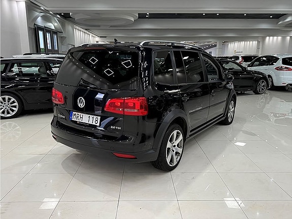 Volkswagen Touran Cross 3 of 5