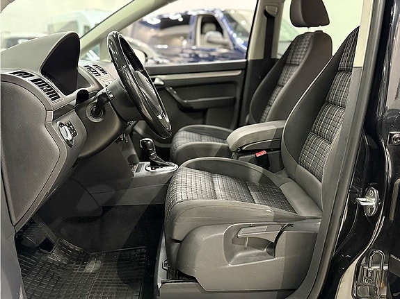 Volkswagen Touran Cross 5 of 5
