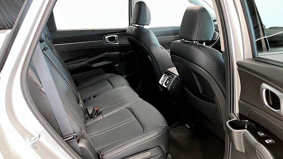 Kia Sorento 5 of 9