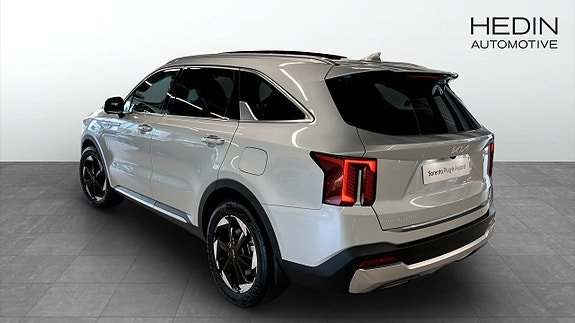 Kia Sorento 2 of 9