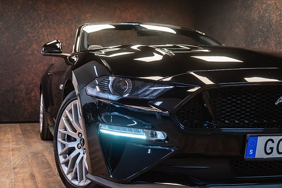 Ford Mustang 4 of 5