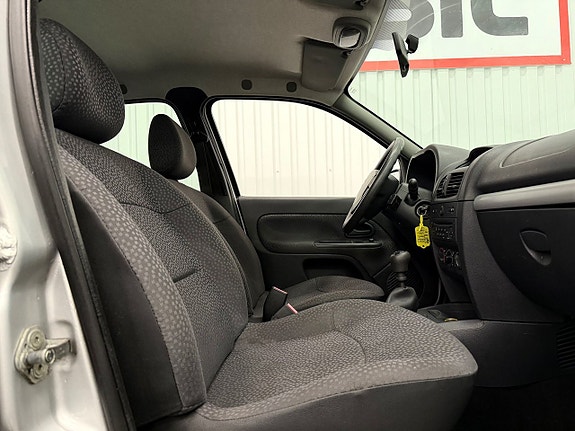 Renault Clio 9 of 22