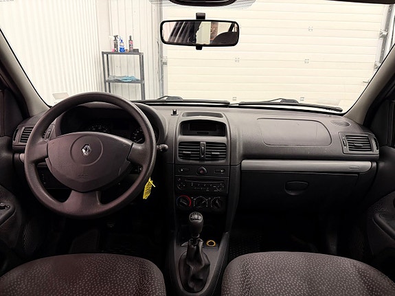 Renault Clio 15 of 22