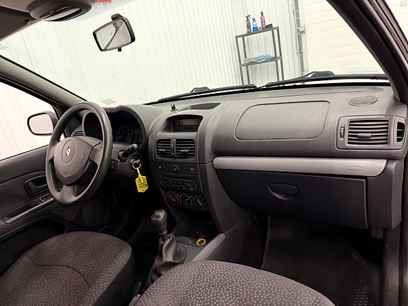 Renault Clio 11 of 22