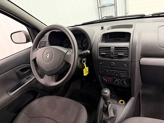 Renault Clio 12 of 22