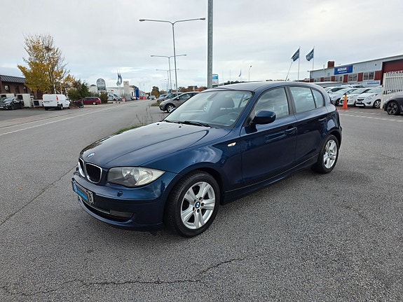 BMW 118i 3 of 5