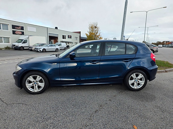 BMW 118i 4 of 5